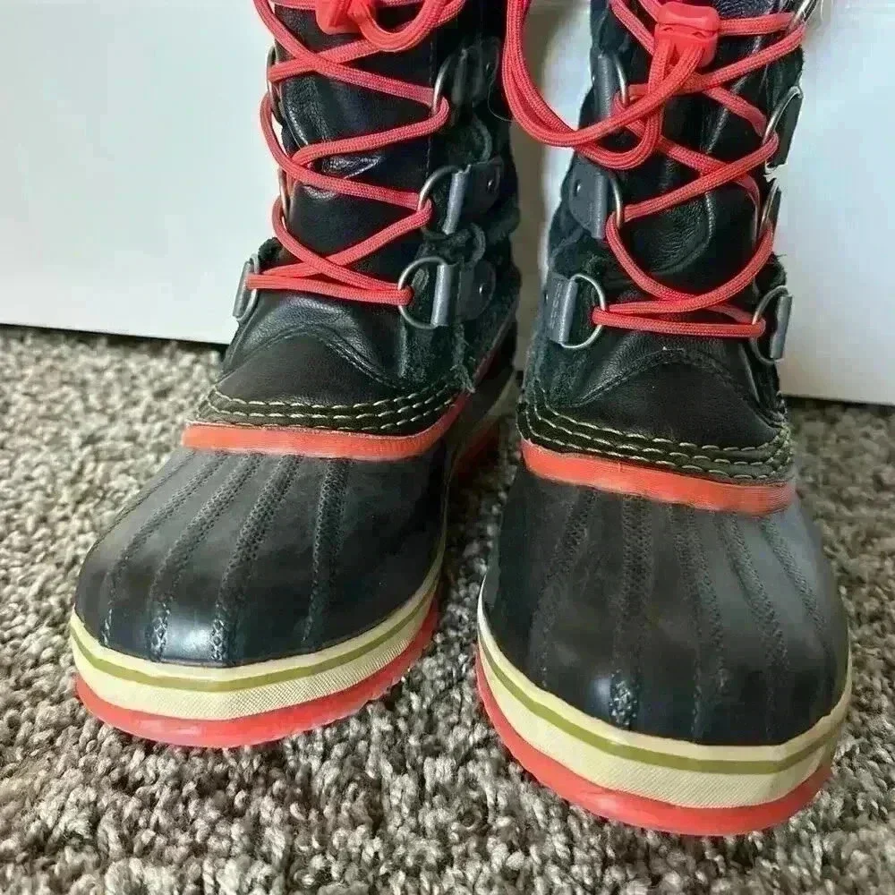 Sorel Joan of Arc Boot Girls Size 4 Black Suede Orange Rubber Waterproof